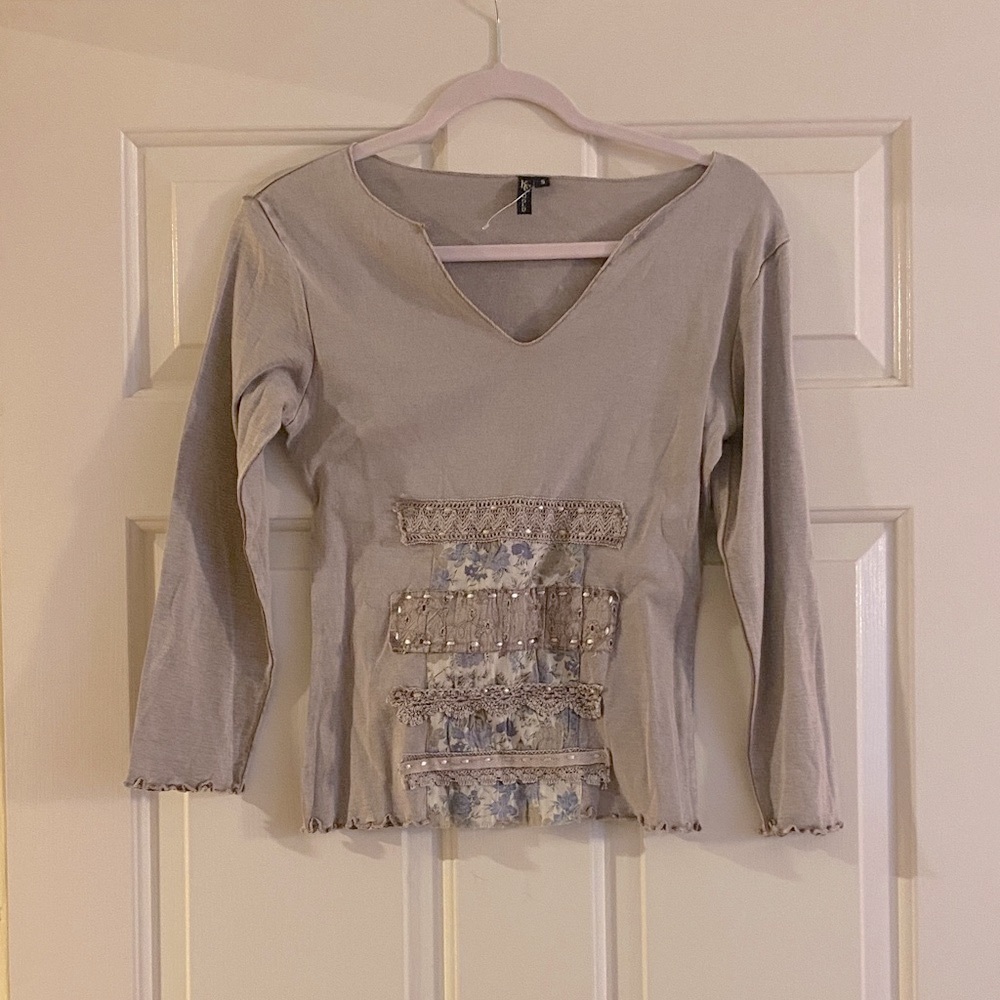 NWOT KC Golf Grey Long Sleeve Top with Floral Patch Accents, Size S